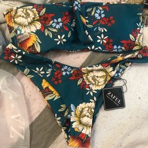 Women’s bathing suit size L (women’s 8) top/bottom